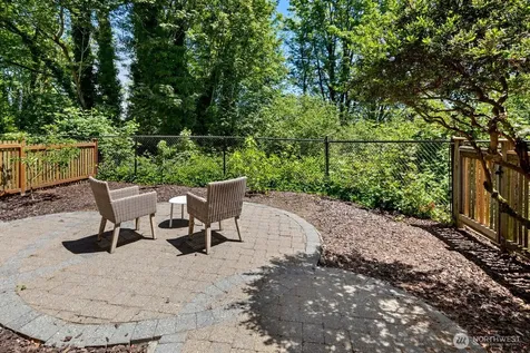 6726 35th Place S Seattle WA 98118