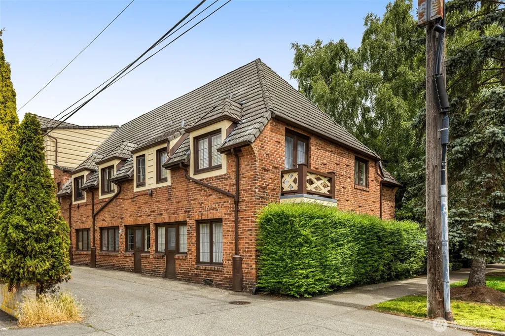 1516 E Republican Street Seattle WA 98112