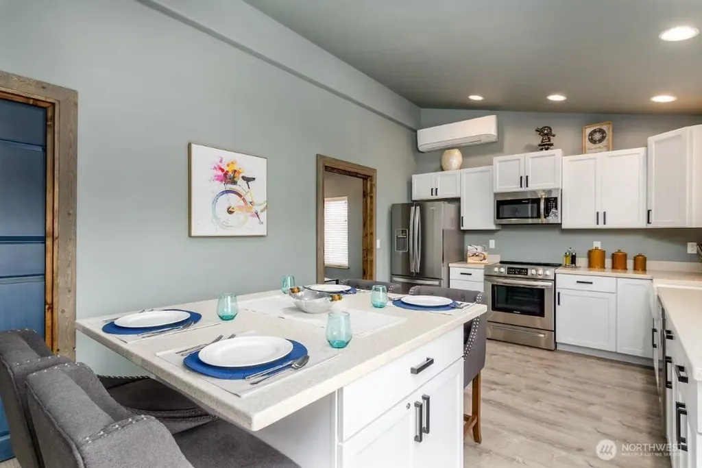 106 Sid Snyder Drive E Long Beach WA 98631