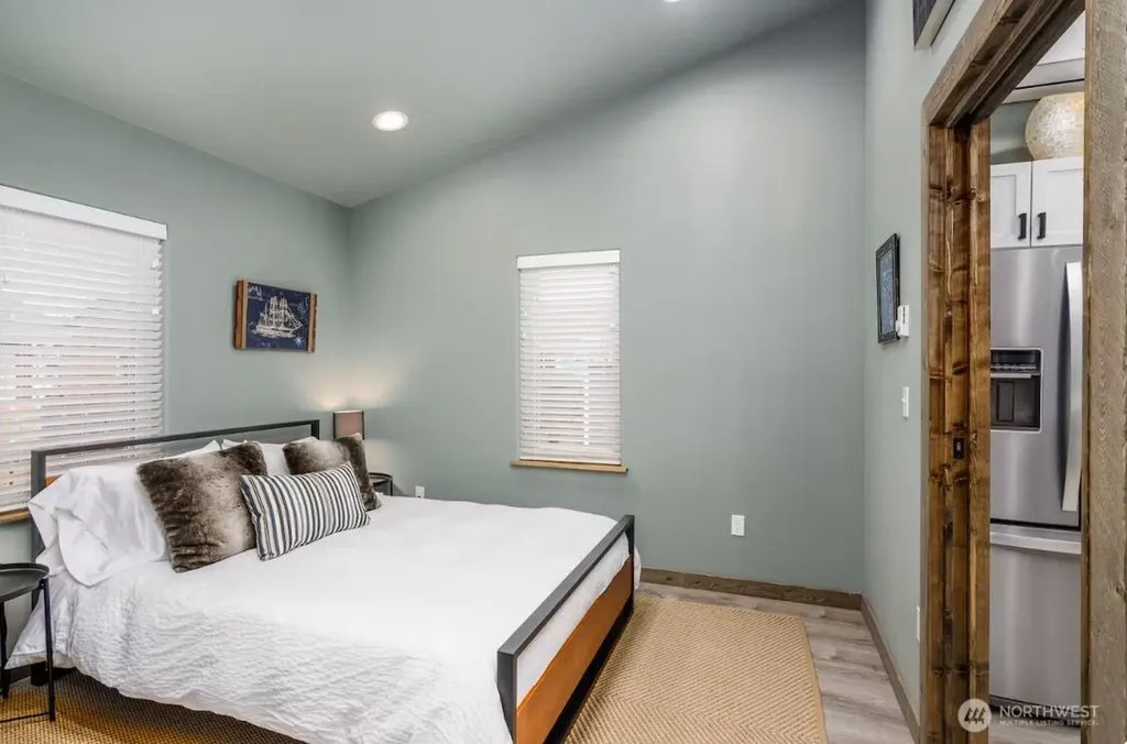 106 Sid Snyder Drive E Long Beach WA 98631