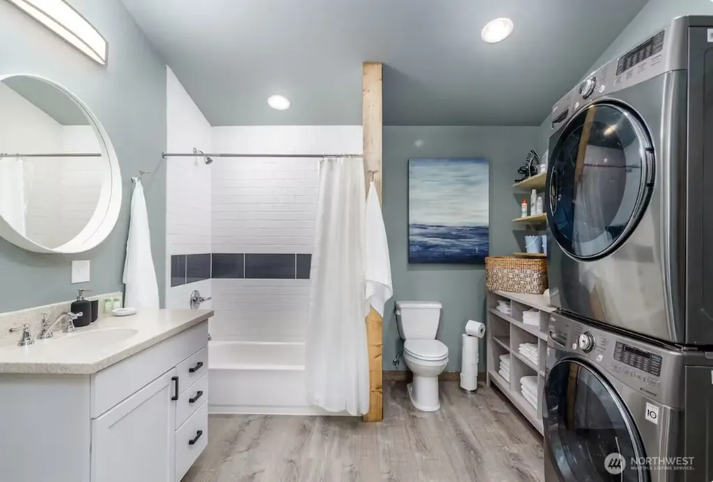 106 Sid Snyder Drive E Long Beach WA 98631