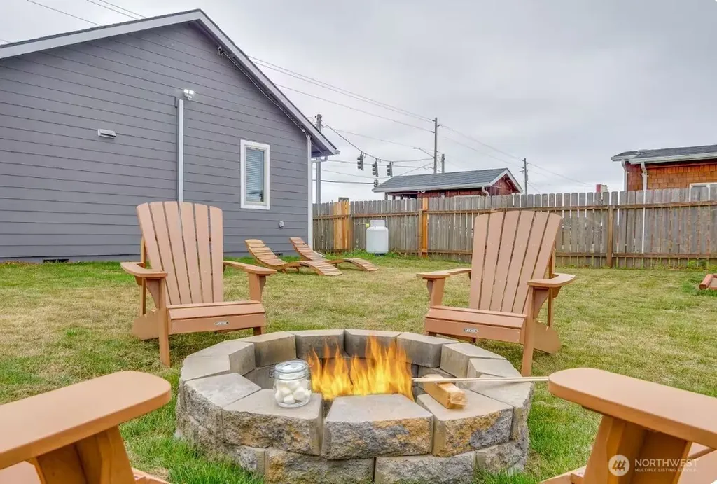 106 Sid Snyder Drive E Long Beach WA 98631