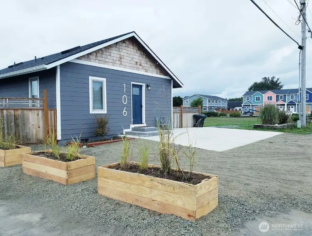 106 Sid Snyder Drive E Long Beach WA 98631