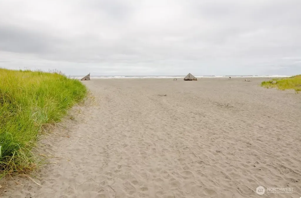 106 Sid Snyder Drive E Long Beach WA 98631