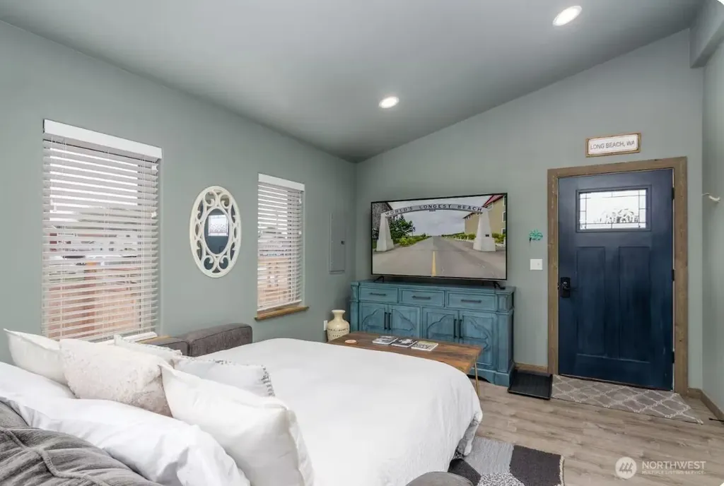106 Sid Snyder Drive E Long Beach WA 98631