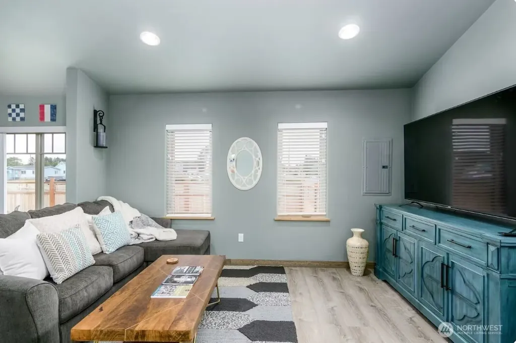 106 Sid Snyder Drive E Long Beach WA 98631
