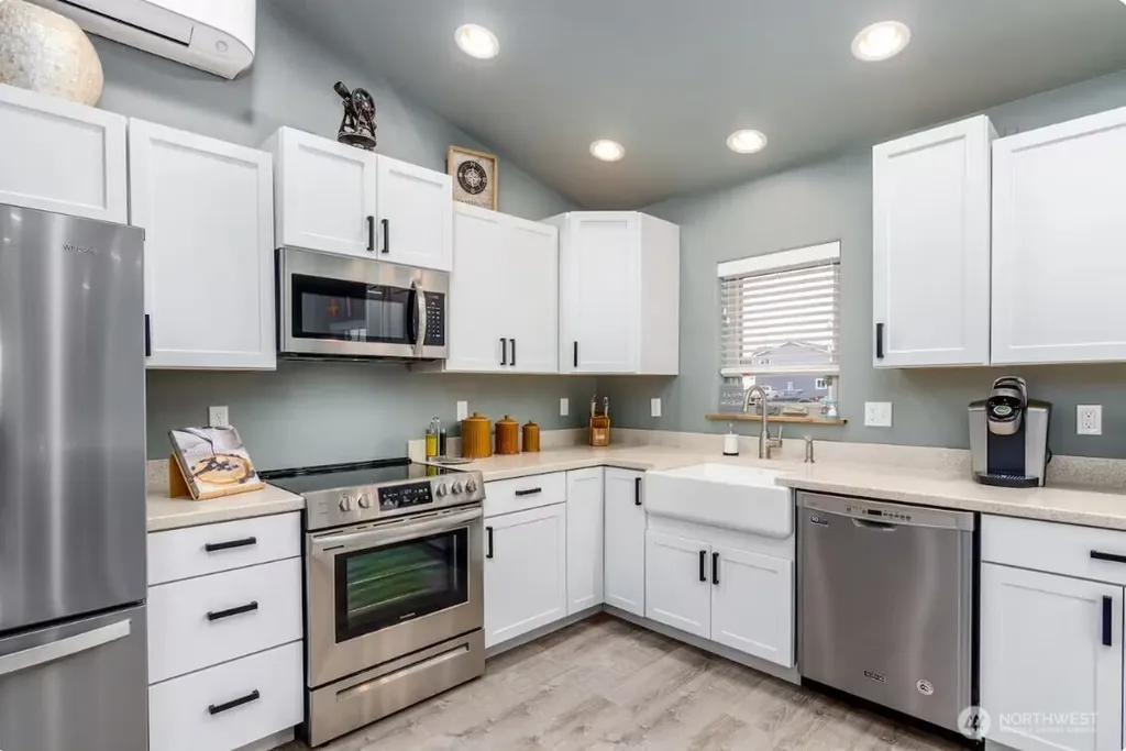 106 Sid Snyder Drive E Long Beach WA 98631