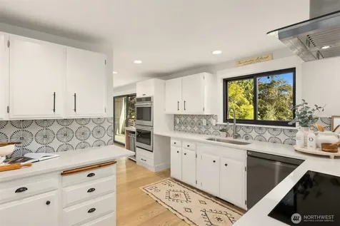 15041 Skogen Lane NE Bainbridge Island WA 98110