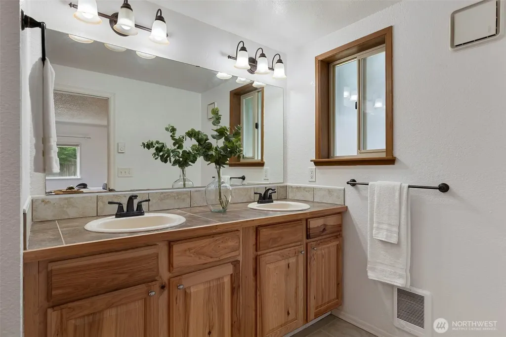 15420 Sidney Road SW Port Orchard WA 98367