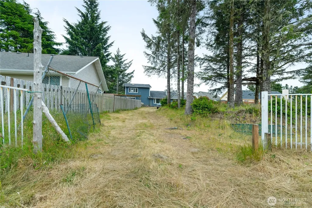 609 Blue Wing Loop SE Ocean Shores WA 98569