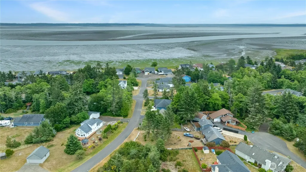 609 Blue Wing Loop SE Ocean Shores WA 98569
