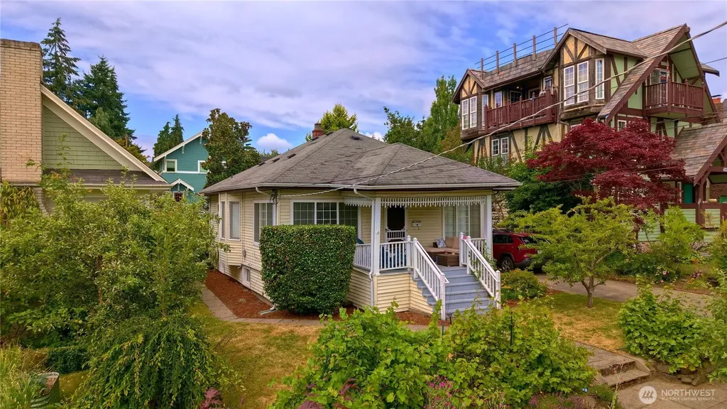 4017 Corliss Avenue N Seattle WA 98103