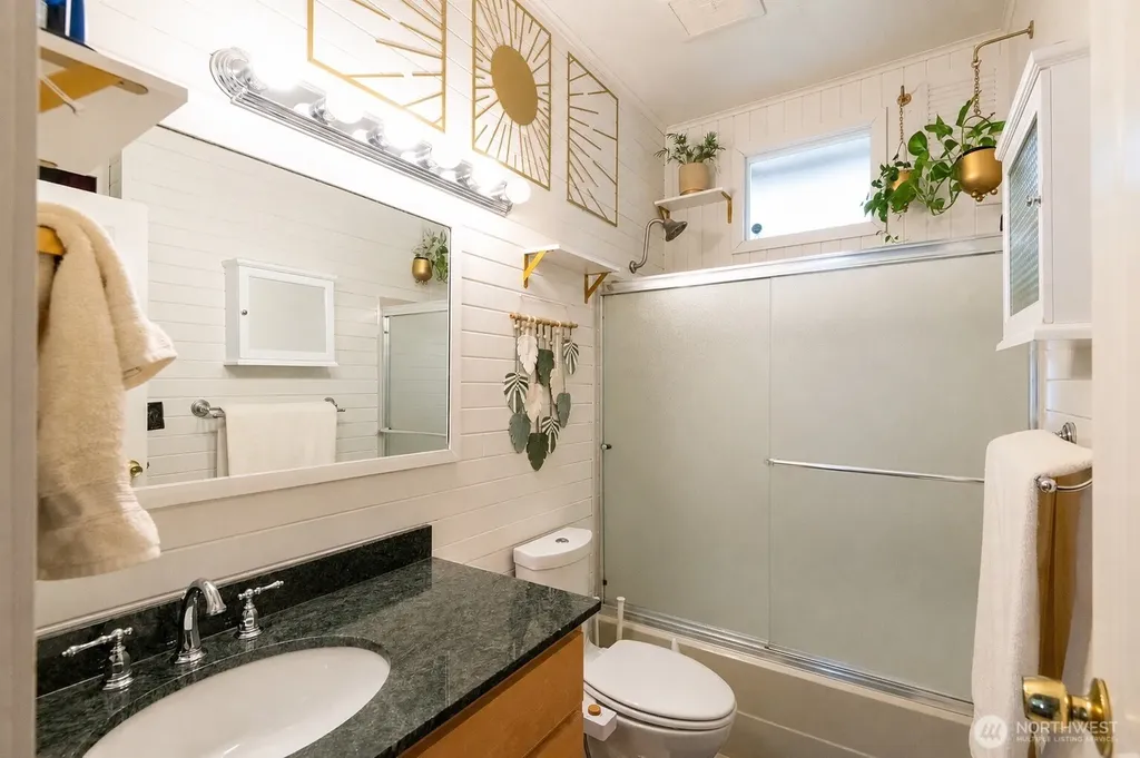 4017 Corliss Avenue N Seattle WA 98103