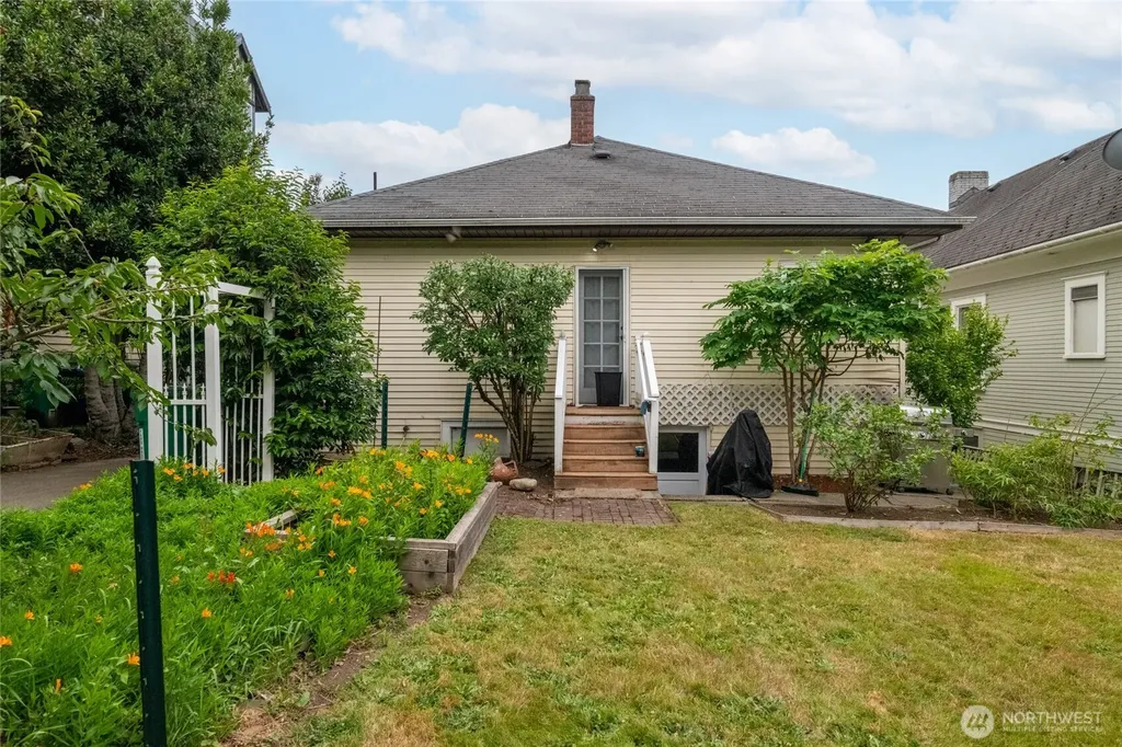 4017 Corliss Avenue N Seattle WA 98103
