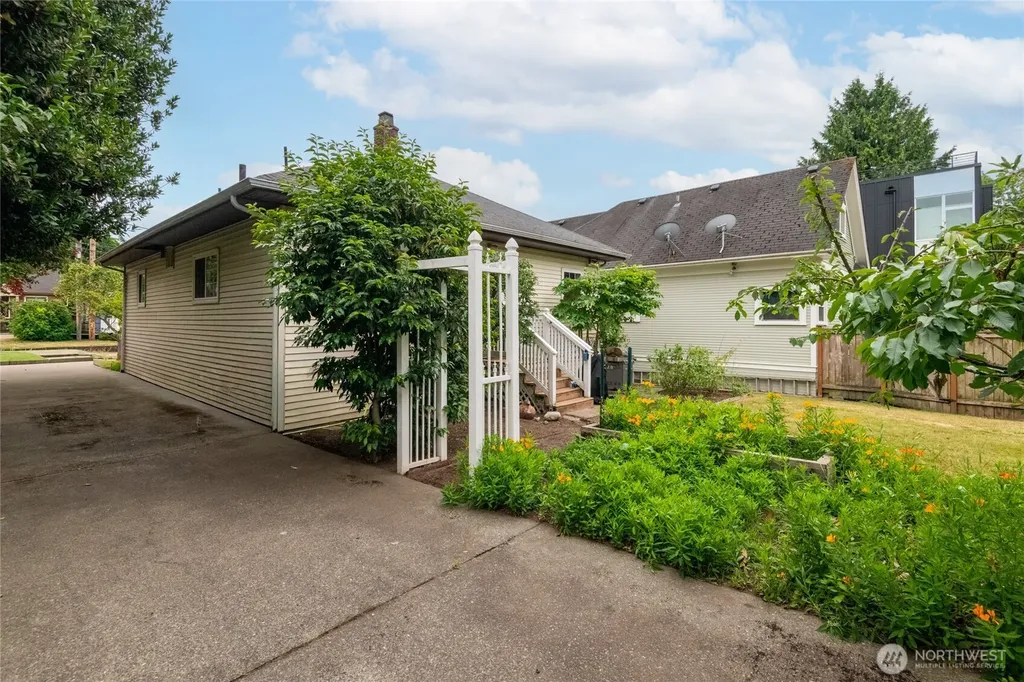 4017 Corliss Avenue N Seattle WA 98103