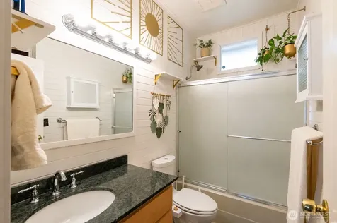 4017 Corliss Avenue N Seattle WA 98103