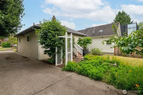 4017 Corliss Avenue N Seattle WA 98103