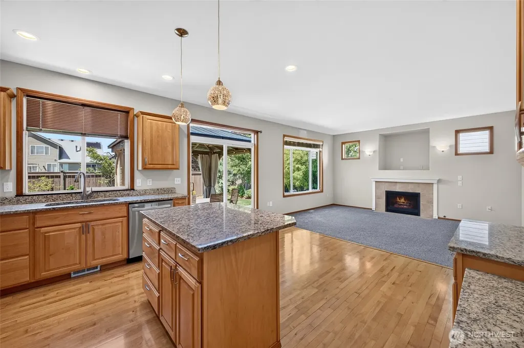 1604 Peach Park Lane Puyallup WA 98371