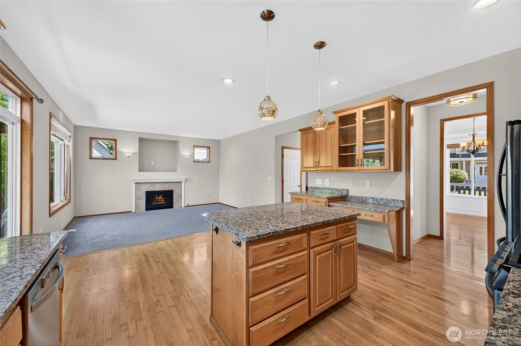 1604 Peach Park Lane Puyallup WA 98371