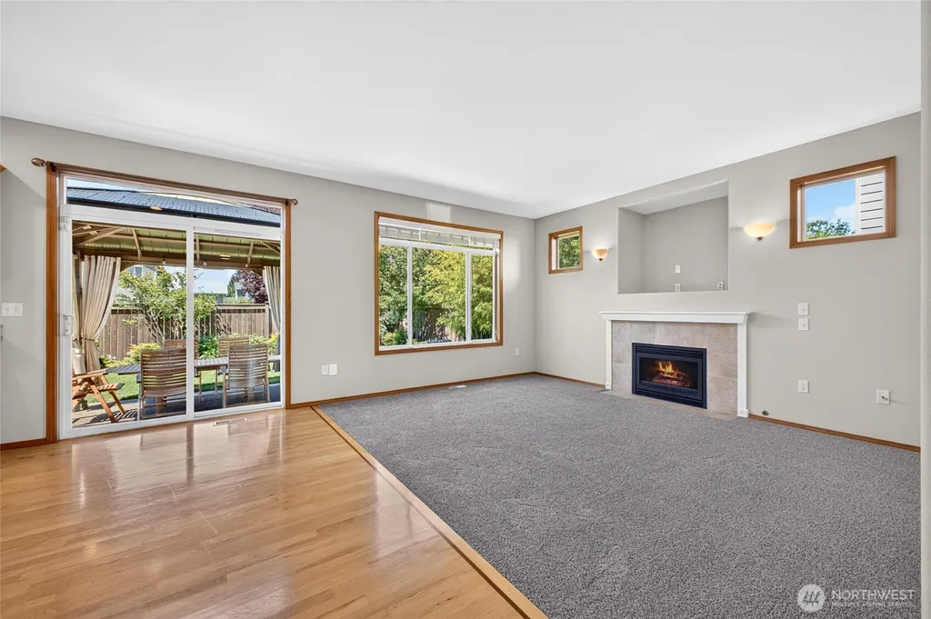 1604 Peach Park Lane Puyallup WA 98371