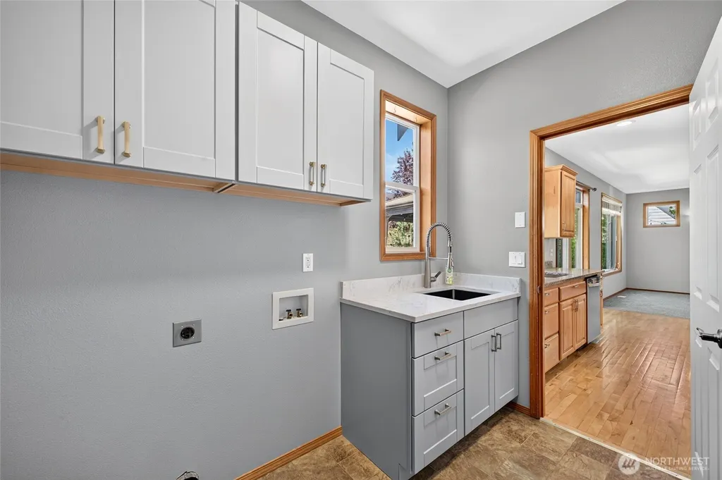 1604 Peach Park Lane Puyallup WA 98371