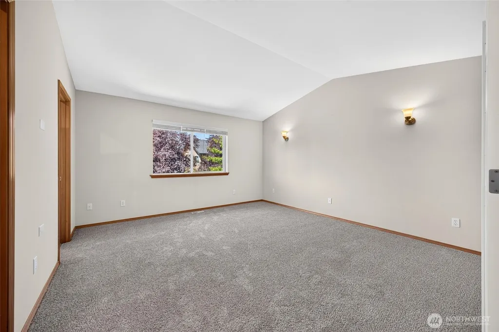 1604 Peach Park Lane Puyallup WA 98371