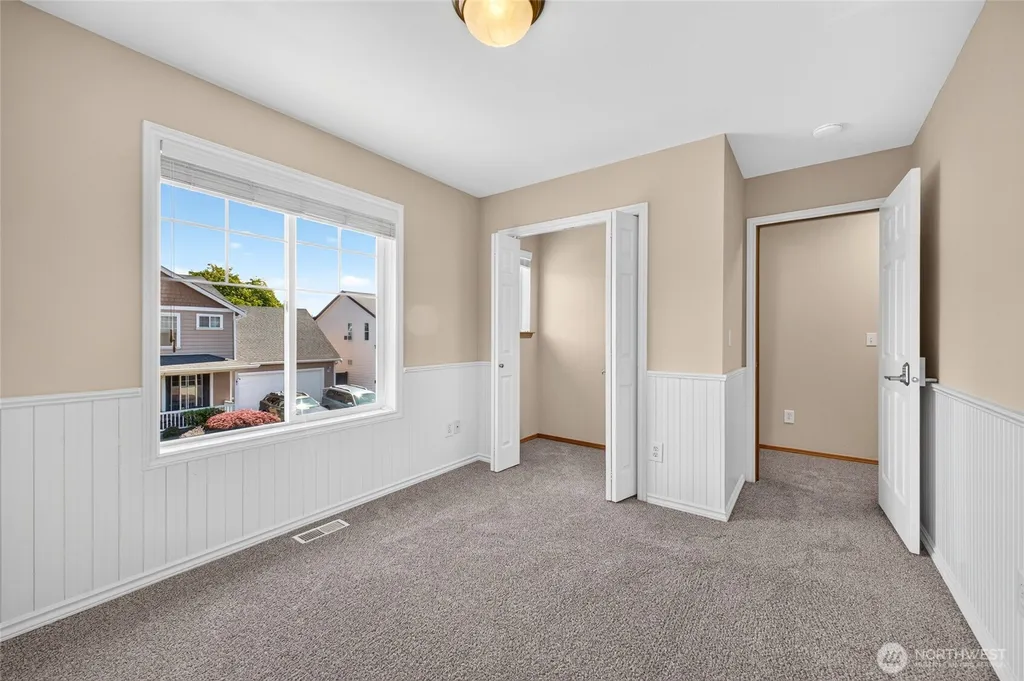 1604 Peach Park Lane Puyallup WA 98371