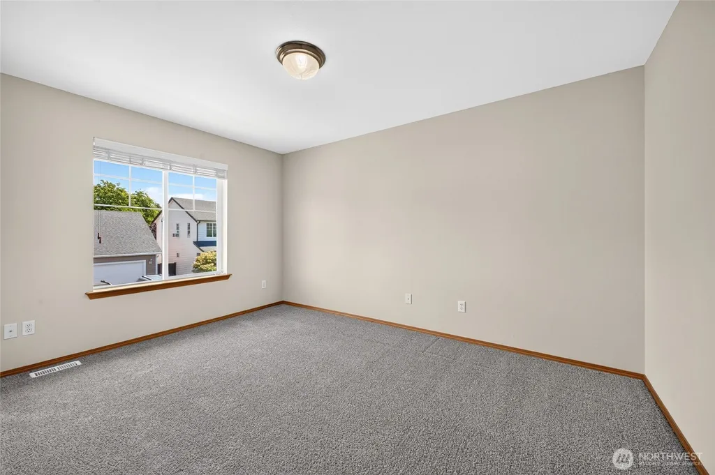 1604 Peach Park Lane Puyallup WA 98371