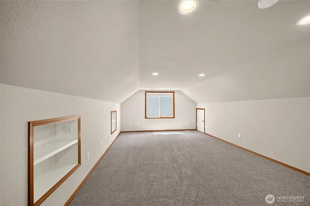 1604 Peach Park Lane Puyallup WA 98371