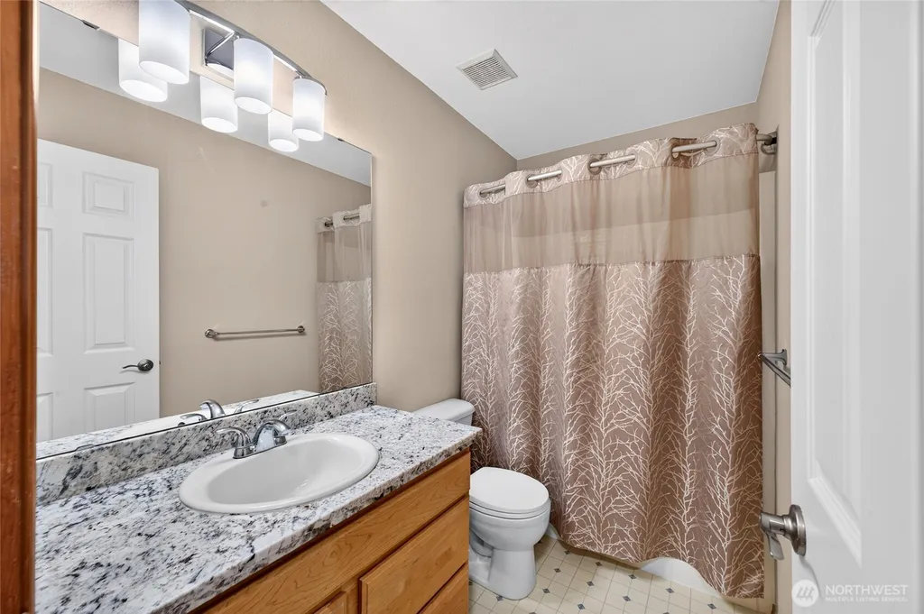 1604 Peach Park Lane Puyallup WA 98371