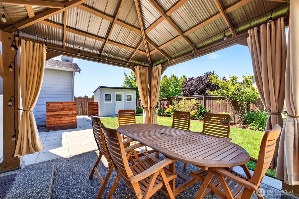 1604 Peach Park Lane Puyallup WA 98371
