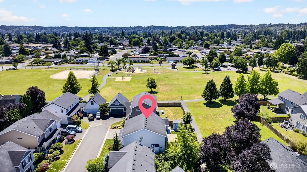 1604 Peach Park Lane Puyallup WA 98371