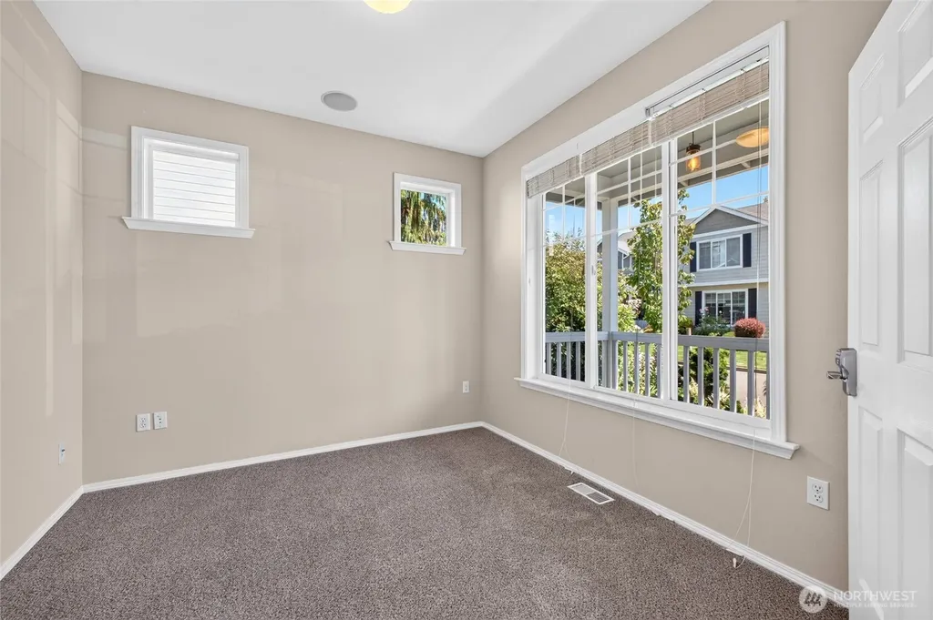 1604 Peach Park Lane Puyallup WA 98371