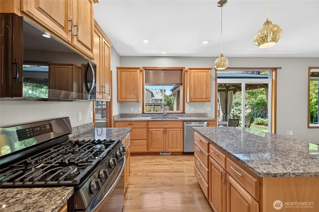 1604 Peach Park Lane Puyallup WA 98371