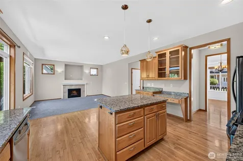 1604 Peach Park Lane Puyallup WA 98371