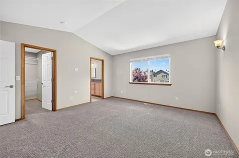 1604 Peach Park Lane Puyallup WA 98371