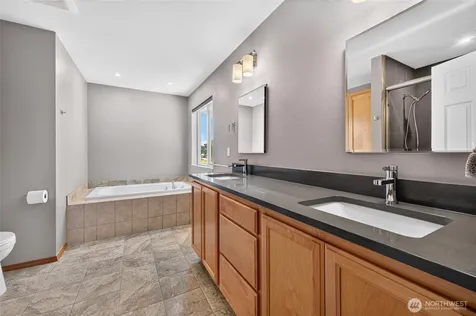 1604 Peach Park Lane Puyallup WA 98371