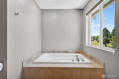 1604 Peach Park Lane Puyallup WA 98371