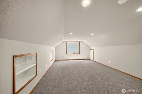 1604 Peach Park Lane Puyallup WA 98371