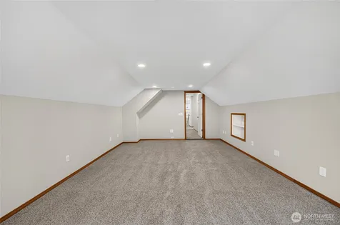 1604 Peach Park Lane Puyallup WA 98371