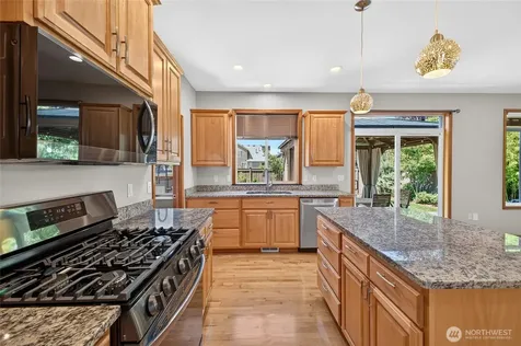 1604 Peach Park Lane Puyallup WA 98371
