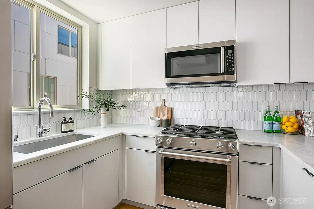 5054 Sand Point Way NE Seattle WA 98105