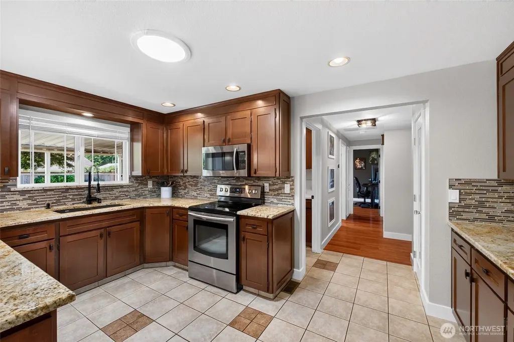 3110 15th Street Pl SW Puyallup WA 98373
