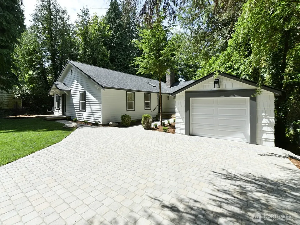 8529 29th Avenue NW Seattle WA 98117