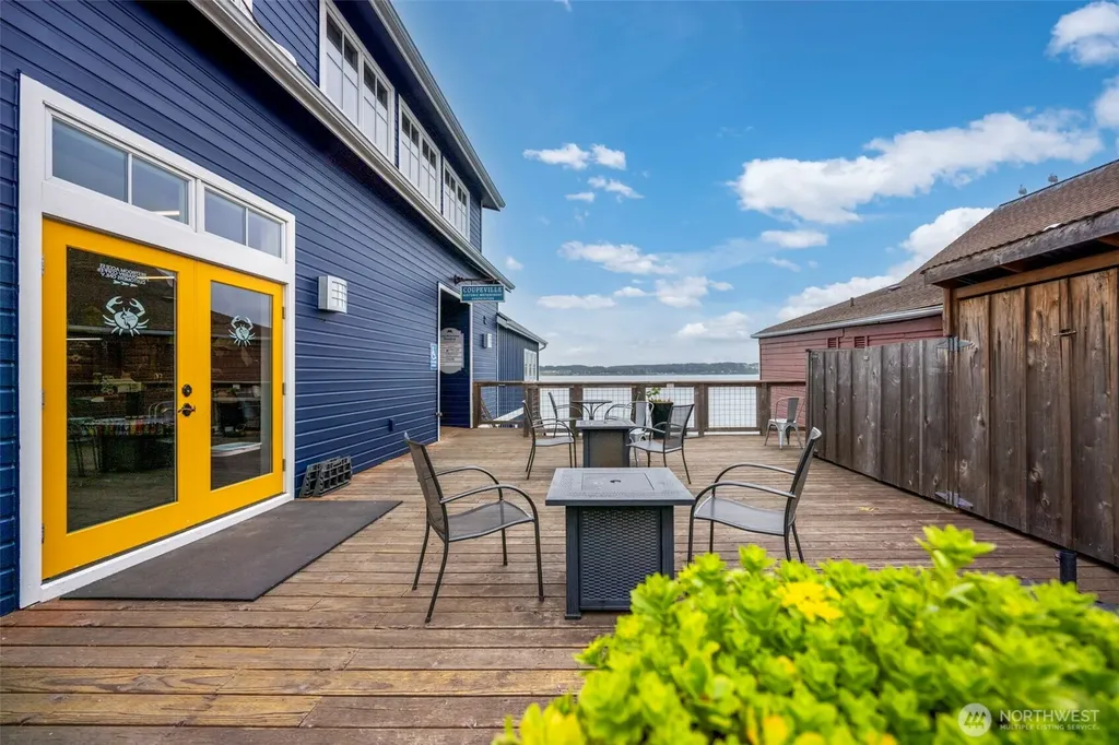 10 Front Street NW Coupeville WA 98239