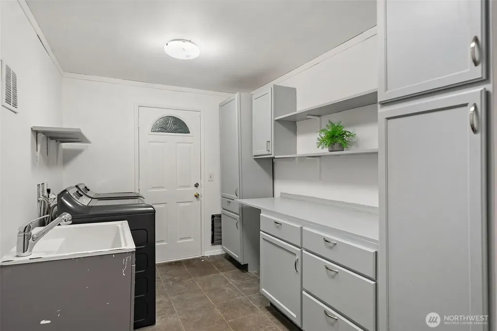 9125 Central Valley Bremerton WA 98311