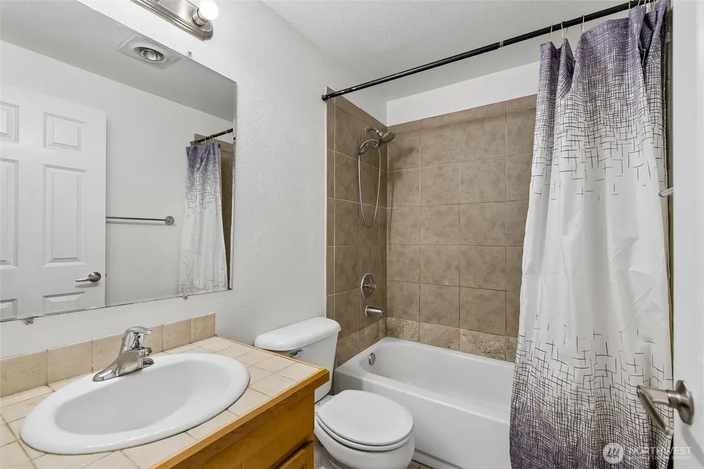 1156 N 198th Street Shoreline WA 98133