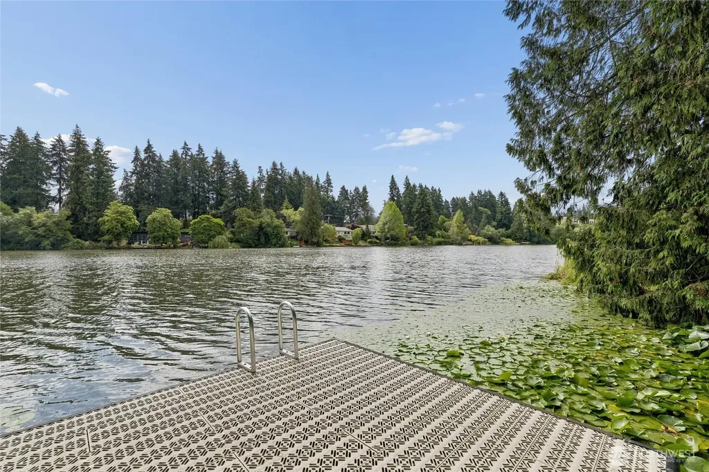 1156 N 198th Street Shoreline WA 98133