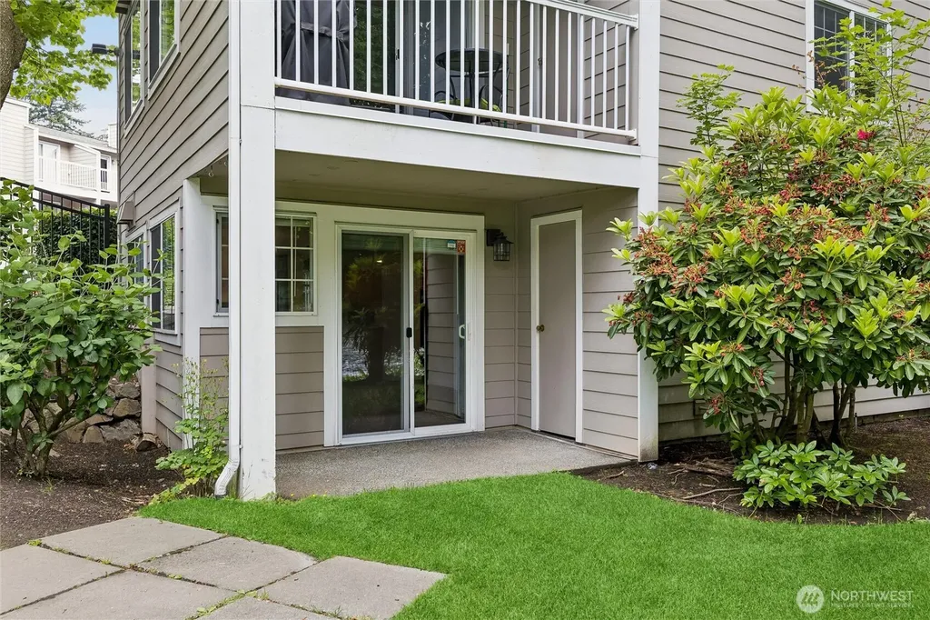 1156 N 198th Street Shoreline WA 98133