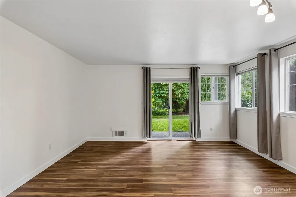 1156 N 198th Street Shoreline WA 98133